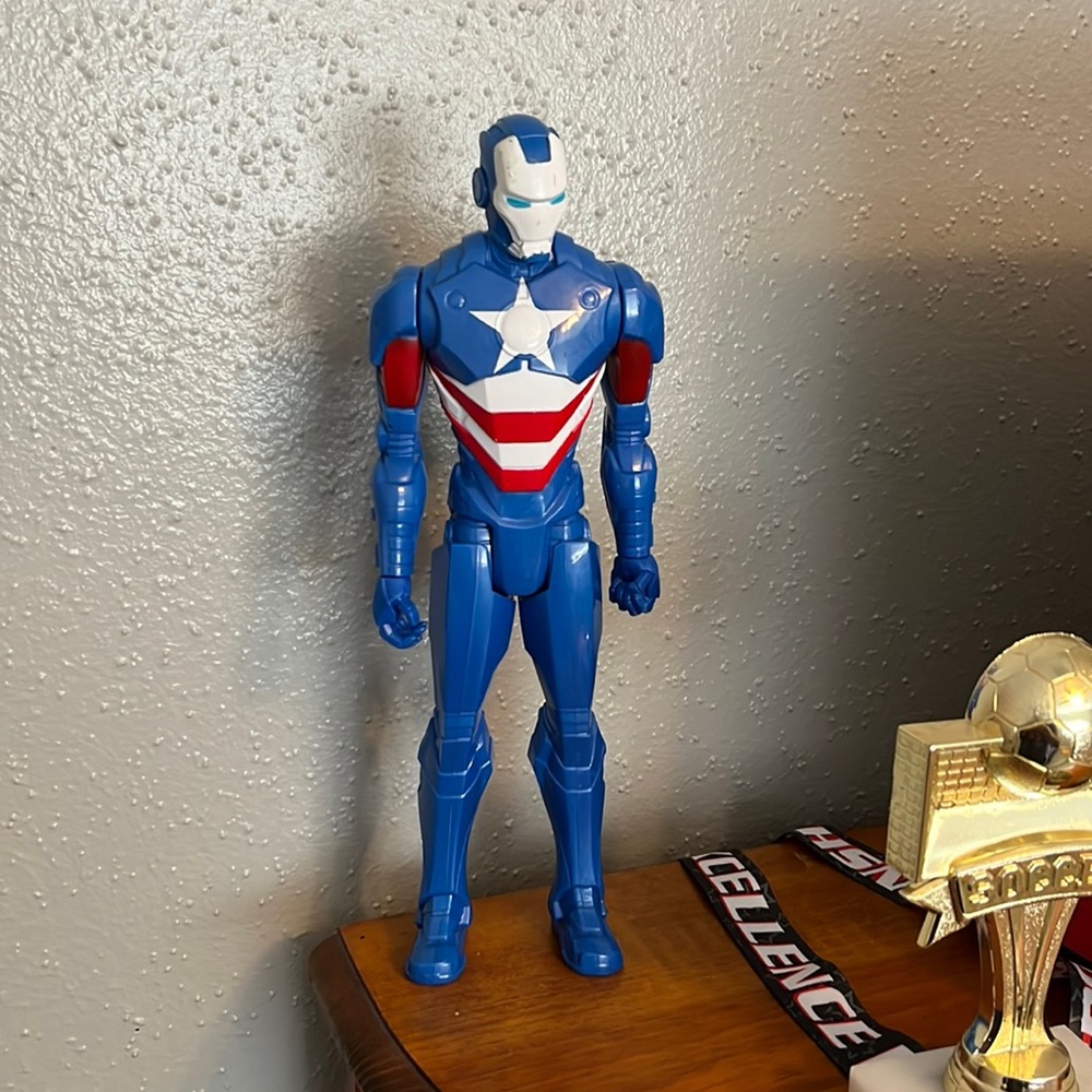 Iron Patriot Titan Heroes